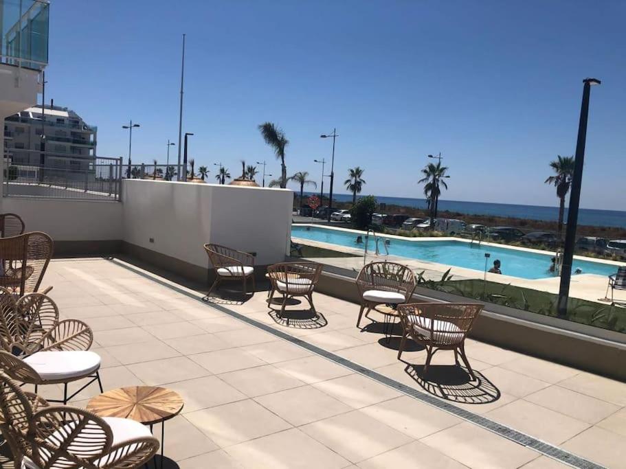 Zona común de la piscina, apartamento Mar de Dunas en Torrox Costa